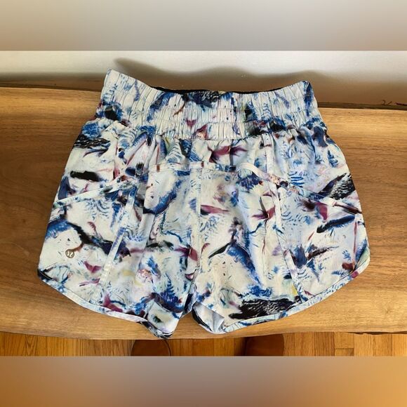 Lululemon Women’s Tracker Short V *4" Exposure Crystallize Multi Black size 4 - Picture 6 of 9